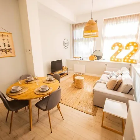 Tastefully 2 Bedroom Serviced 76m2 -kb22- Rotterdam