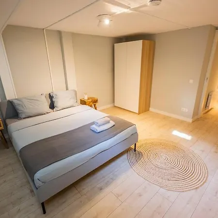 Apartment Tastefully 2 Bedroom Serviced 76m2 -kb22-
